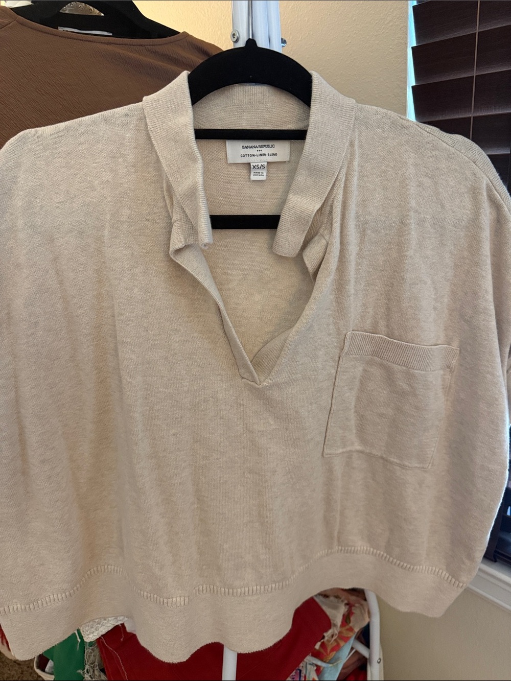 Banana Republic Cream V-Neck Linen-Blend Pocket Sweater